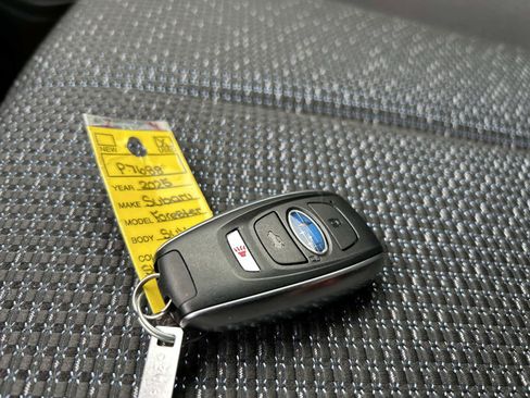 Used 2025 Subaru Forester Premium AWD/4WD image 30