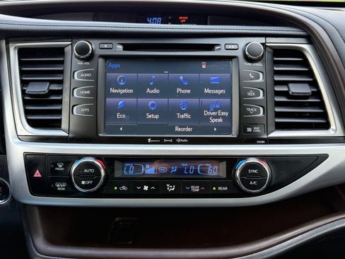 Used 2019 Toyota Highlander XLE AWD/4WD image 30
