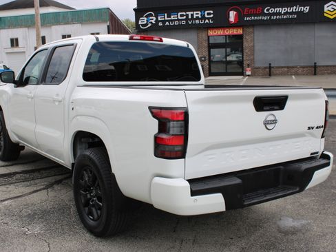 Certified 2023 Nissan Frontier SV w/ Midnight Edition Package AWD/4WD image 3