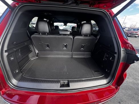 Used 2025 Buick Enclave Avenir w/ Super Cruise Package image 9