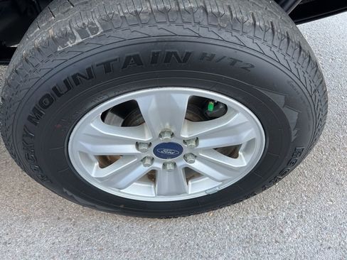 Used 2015 Ford F150 XLT image 34