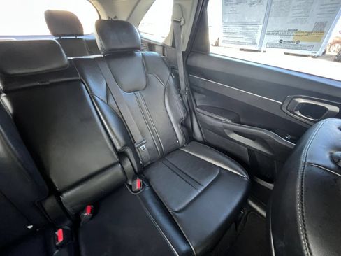 Used 2024 Kia Sorento S FWD image 39