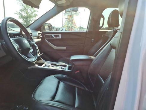 Used 2021 Ford Explorer XLT w/ Equipment Group 202A AWD/4WD image 10