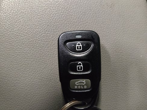 Used 2017 Hyundai Elantra SE FWD image 32