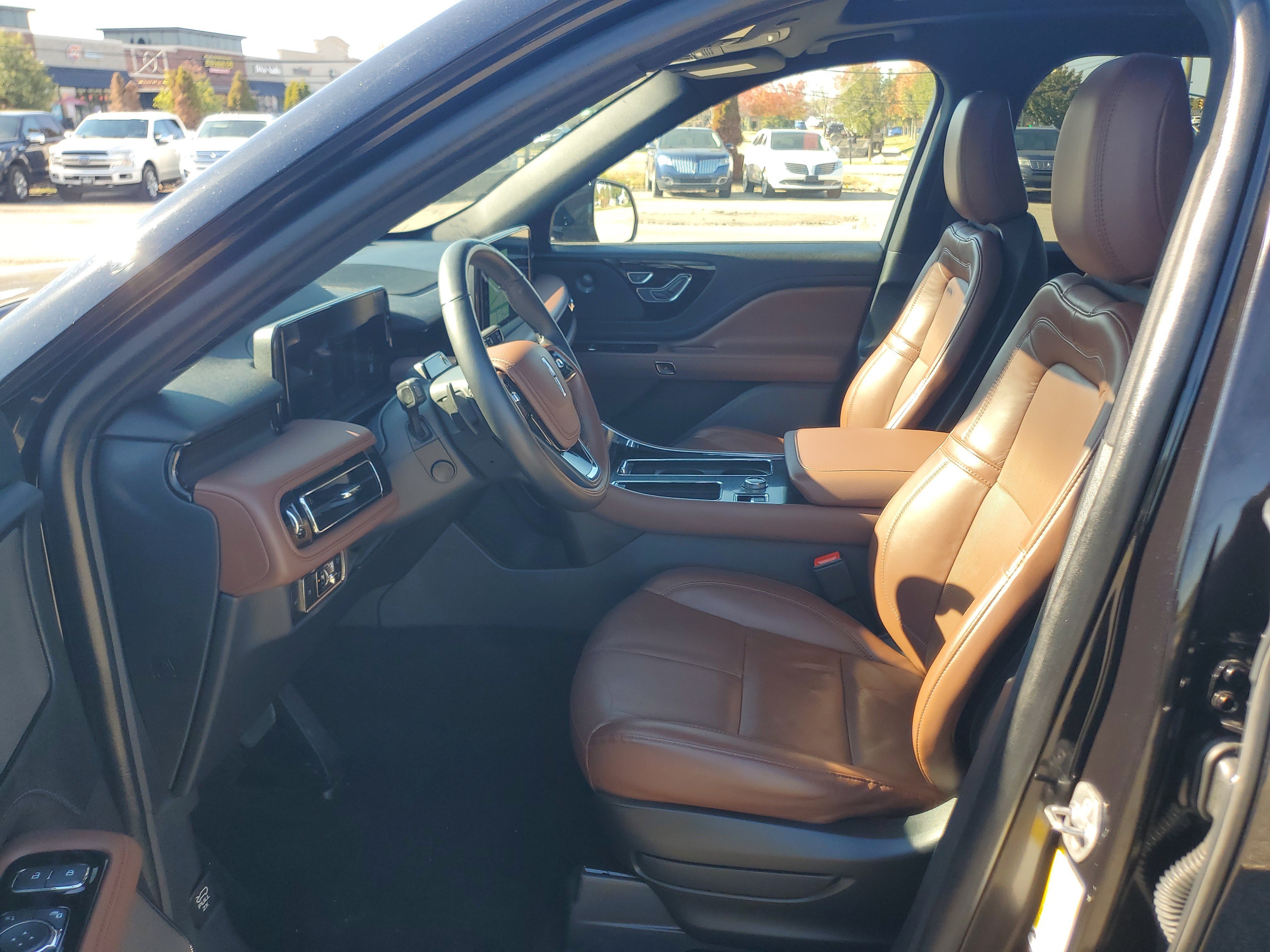 Used 2025 Lincoln Aviator Reserve w/ Illumination Package AWD/4WD image 12