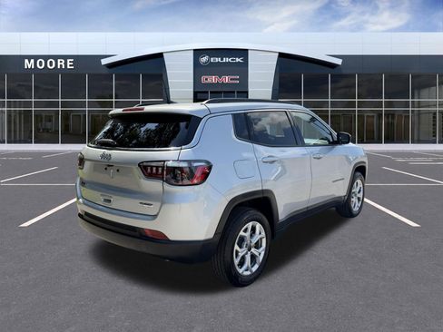 Used 2025 Jeep Compass Latitude AWD/4WD image 3
