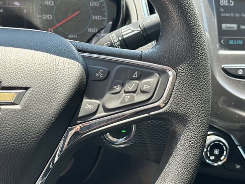 Used 2018 Chevrolet Cruze LT w/ Convenience Package FWD image 19