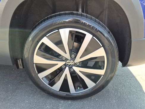 Used 2022 Volkswagen Taos SE FWD image 11