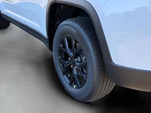 New 2026 Jeep Grand Cherokee Altitude AWD/4WD image 8