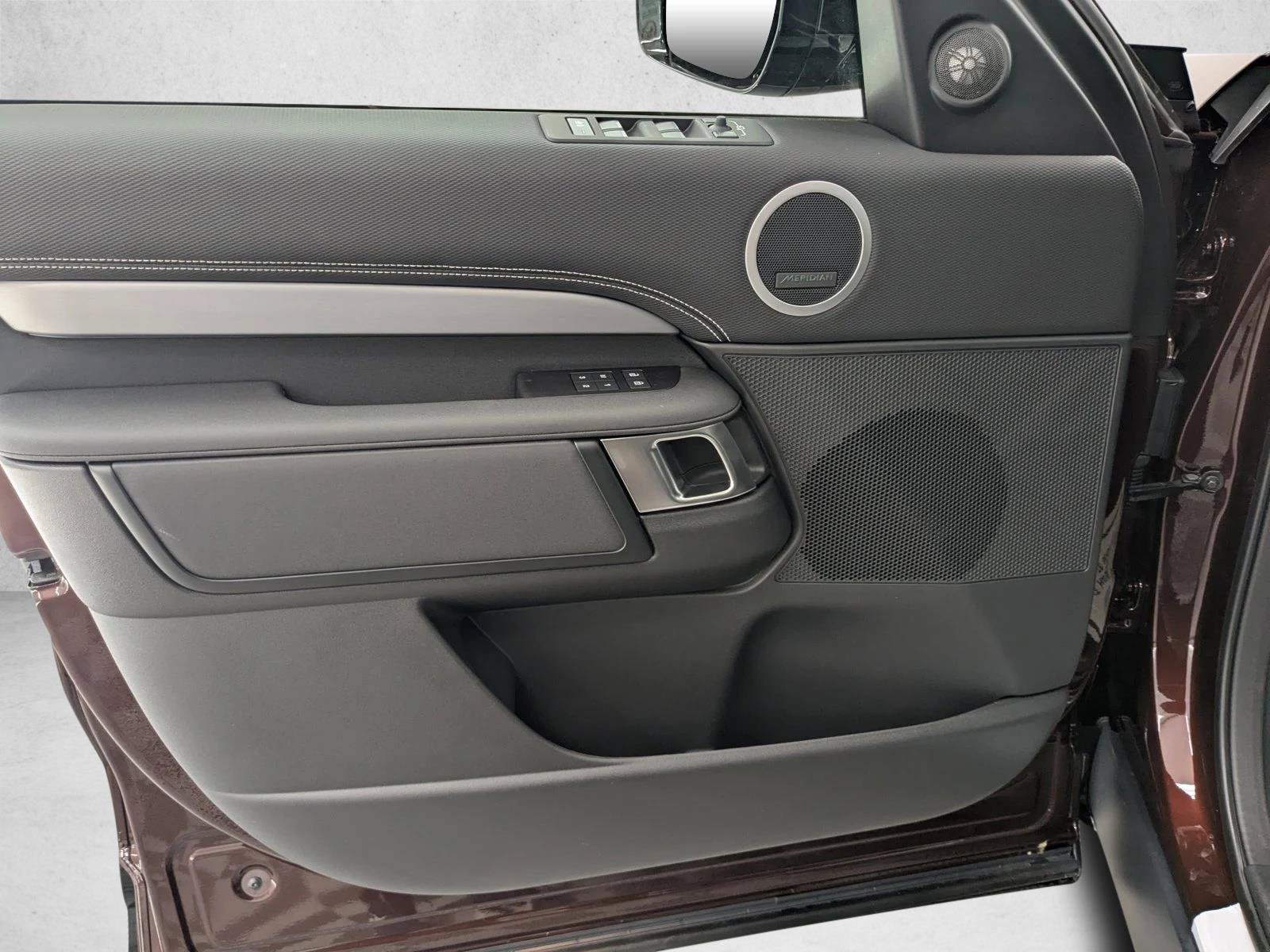 New 2026 Land Rover Discovery Limited Edition AWD/4WD image 18