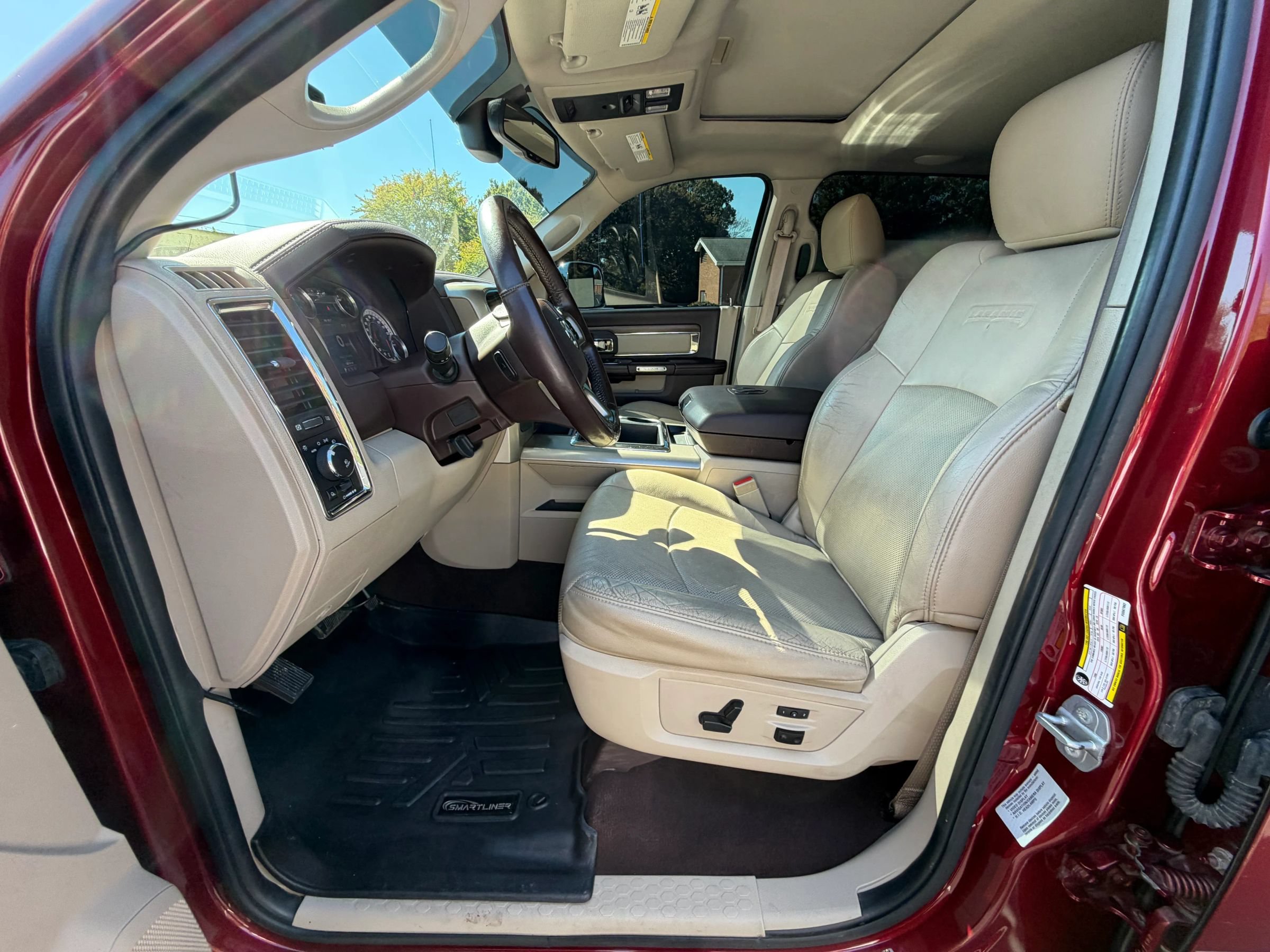 Used 2015 RAM 3500 Laramie AWD/4WD image 15
