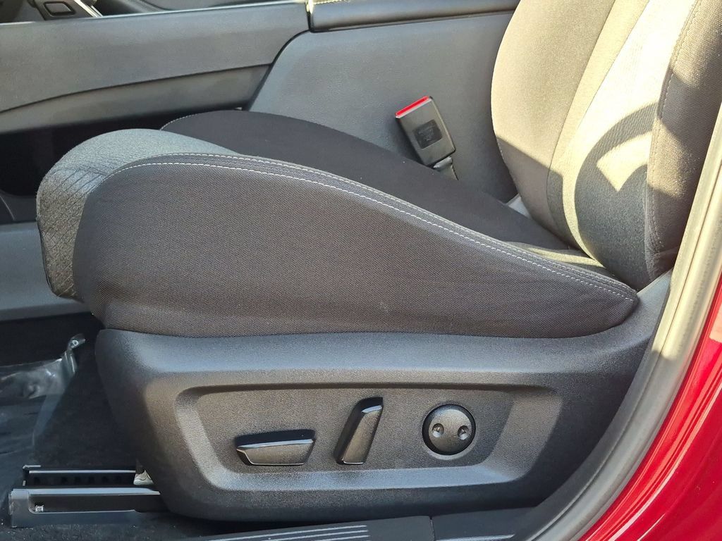 Used 2024 Nissan Rogue SV FWD image 12