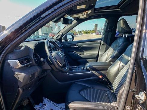 Used 2022 Toyota Highlander XSE image 11