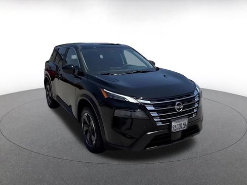 Used 2025 Nissan Rogue SV FWD image 3