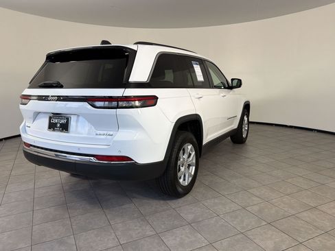 Used 2023 Jeep Grand Cherokee Limited AWD/4WD image 9