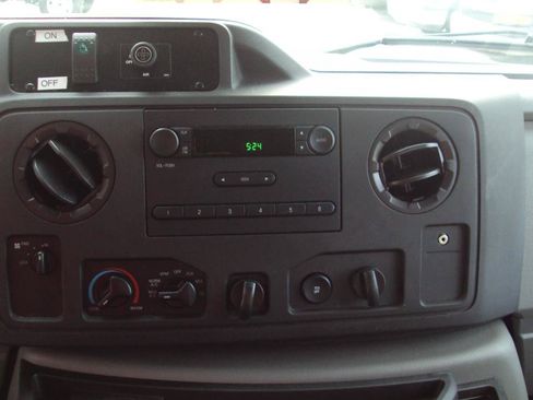 Used 2014 Ford E-250 and Econoline 250 Extended w/ Power Group RWD image 31