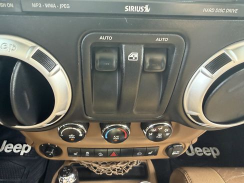 Used 2011 Jeep Wrangler Sahara w/ Connectivity Group AWD/4WD image 32