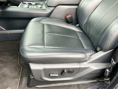 Used 2024 Ford Expedition XLT image 19