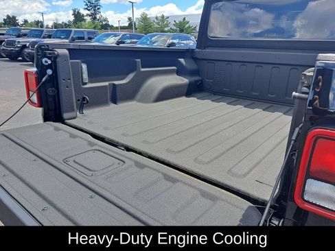 Used 2023 Jeep Gladiator Sport AWD/4WD image 24