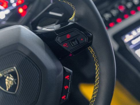 Used 2023 Lamborghini Huracan Tecnica image 19