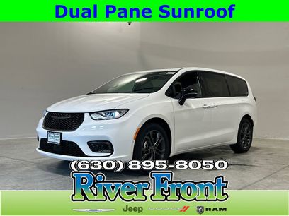 New 2026 Chrysler Pacifica Select