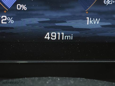 Used 2025 Chevrolet Equinox EV LT w/ Convenience Package image 10