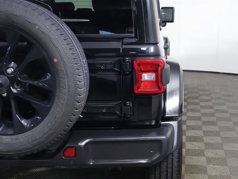 Used 2022 Jeep Wrangler Unlimited Sahara w/ Cold Weather Group AWD/4WD image 15