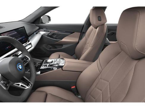Used 2025 BMW 550e xDrive w/ Premium Package AWD/4WD image 11