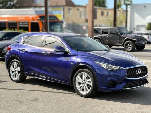 Used 2017 INFINITI QX30 FWD image 21