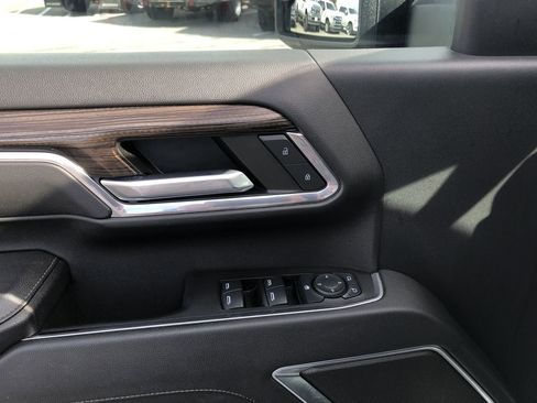 Used 2024 Chevrolet Silverado 2500 LT w/ Convenience Package image 12