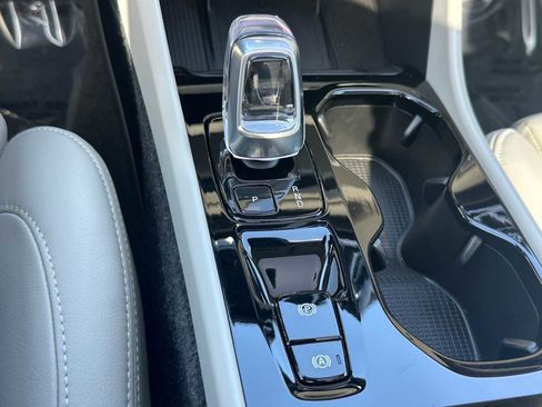 Used 2025 Volvo XC40 B5 Plus w/ Protection Package Premier AWD/4WD image 30