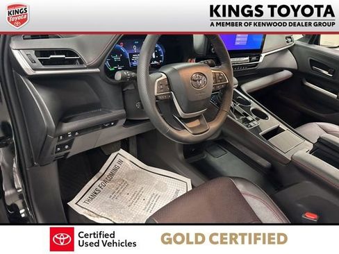 Used 2025 Toyota Sienna XSE w/ XSE Premium Package image 21