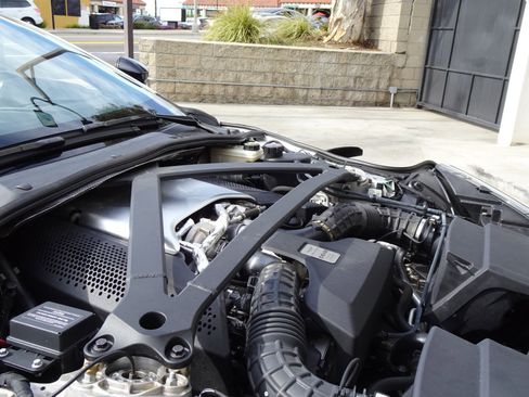 Used 2020 Aston Martin DB11 Volante image 24