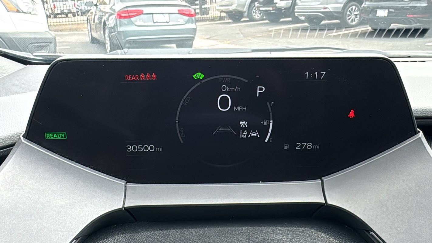Used 2024 Toyota Prius XLE FWD image 24