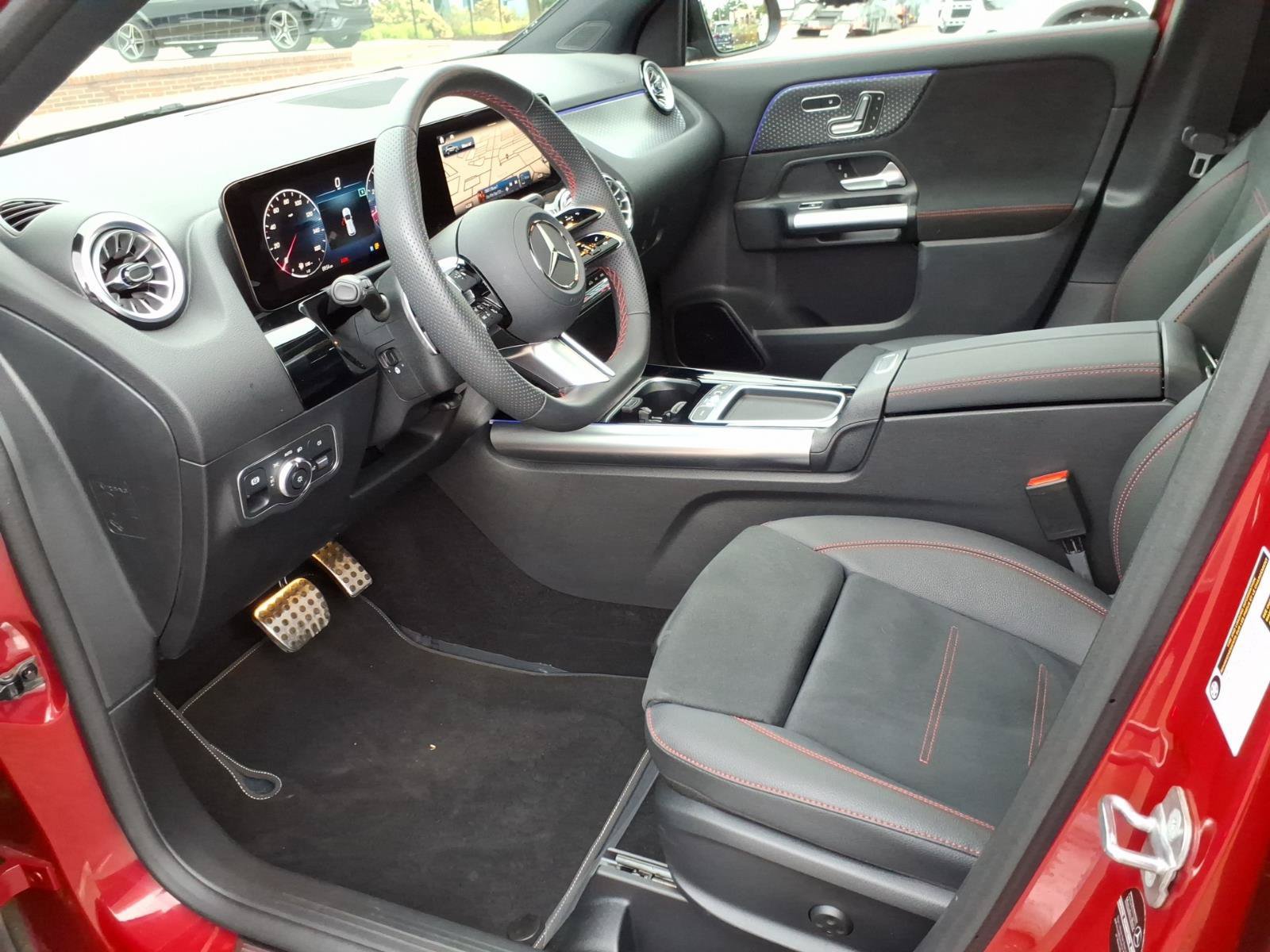 Used 2025 Mercedes-Benz GLA 250 4MATIC image 11