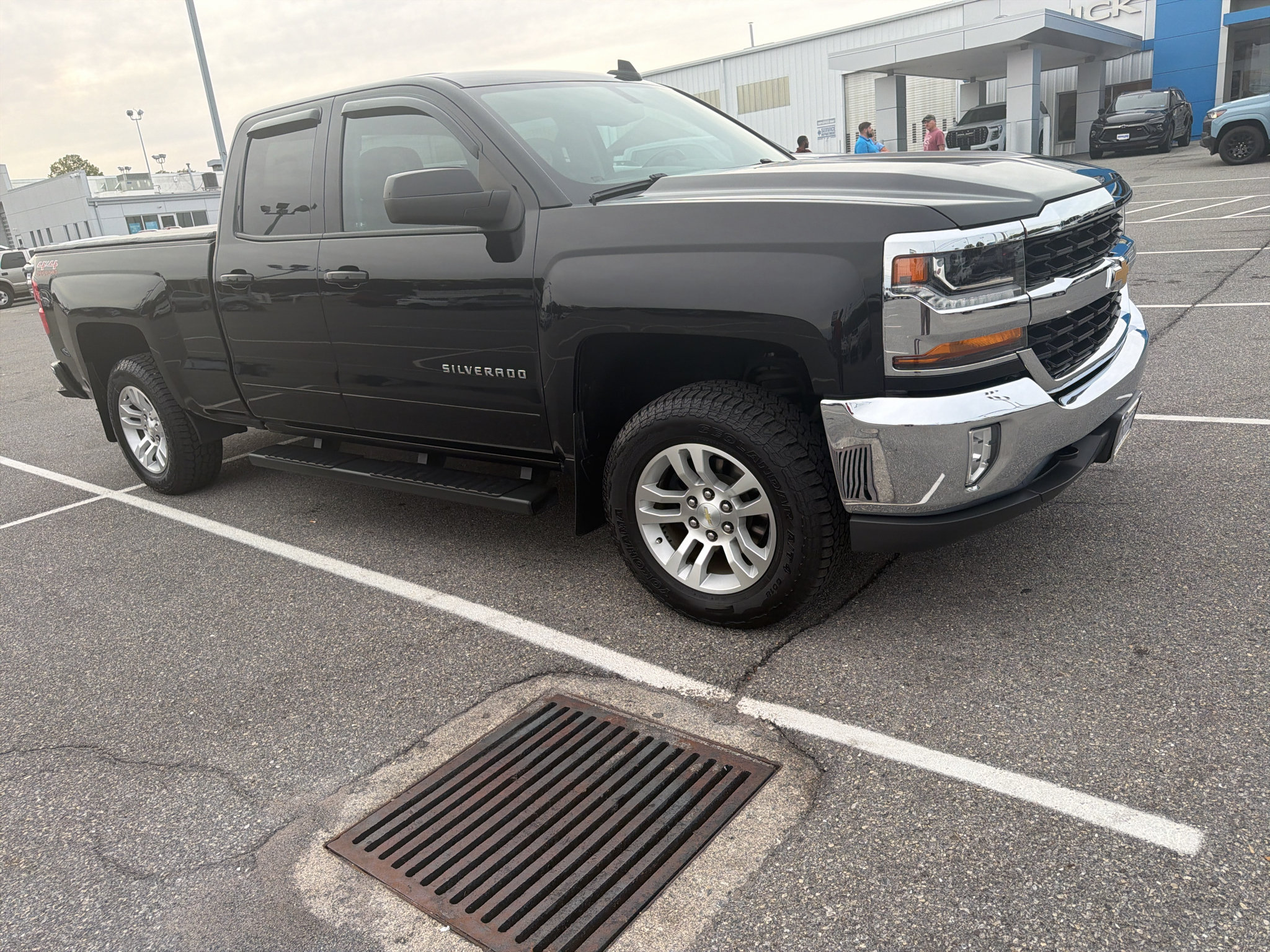 Used 2017 Chevrolet Silverado 1500 LT w/ All Star Edition AWD/4WD image 1