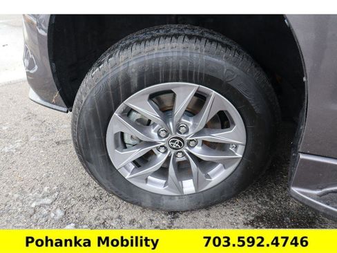 Used 2021 Toyota Sienna XLE w/ XLE Plus Package image 28