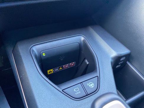 Used 2023 Toyota Crown Platinum image 17