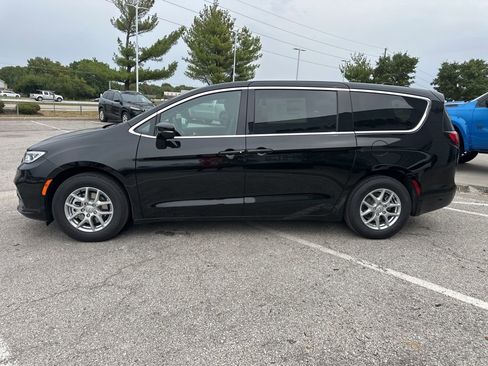 New 2026 Chrysler Pacifica Select image 18