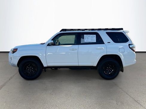 Used 2022 Toyota 4Runner SR5 Premium image 4
