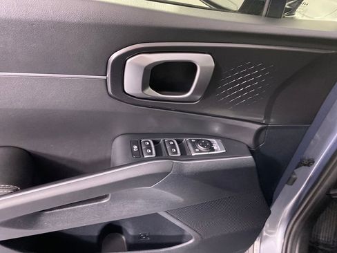 Used 2023 Kia Sorento LX image 10