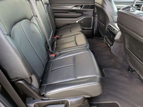 Used 2024 Jeep Wagoneer Series II w/ Flexible Seating Group image 30