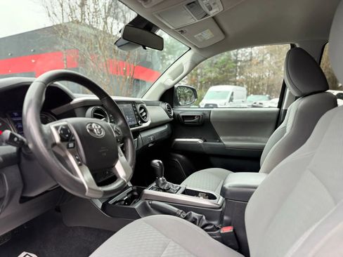 Used 2021 Toyota Tacoma SR5 w/ SR5 Appearance Package (SM) image 17