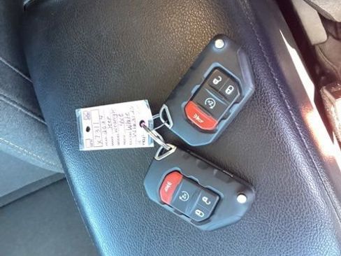 Used 2024 Jeep Wrangler Unlimited image 23