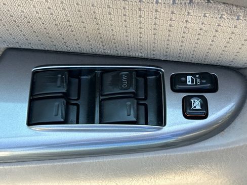 Used 2010 Toyota Sienna LE FWD image 14
