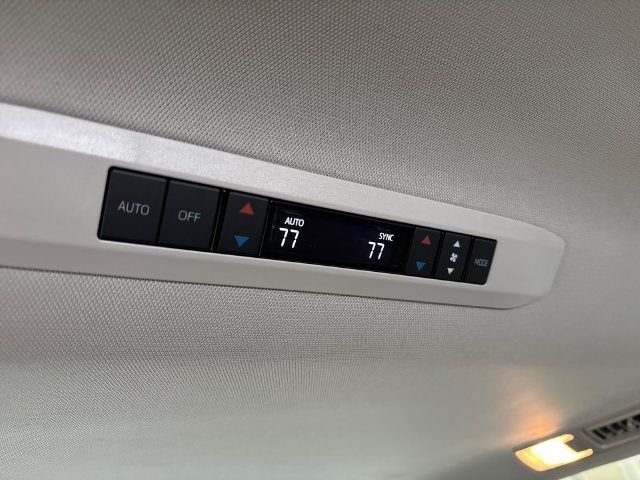 Used 2026 Toyota Sienna XLE FWD image 20