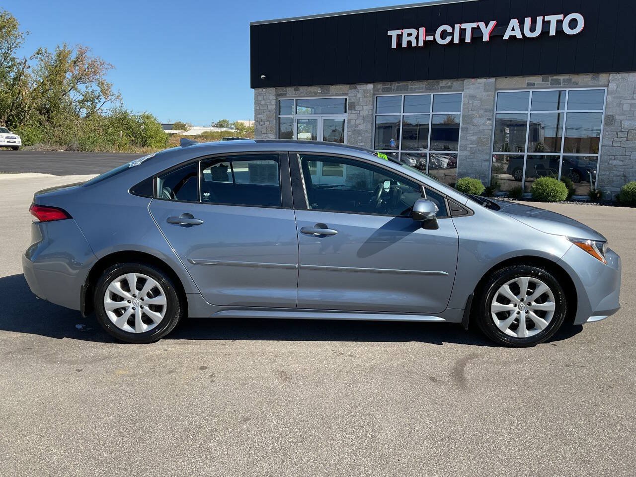 Used 2023 Toyota Corolla LE FWD image 9