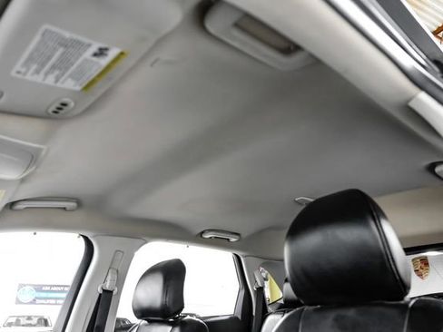 Used 2019 Ford Edge Titanium image 40