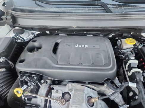 Used 2019 Jeep Cherokee Trailhawk w/ Cold Weather Group image 23