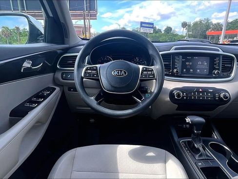 Used 2020 Kia Sorento LX FWD image 5